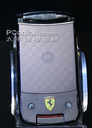 MOTORAZR V9法拉利限量版手机在台上市还送